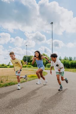 One2track Connect YOU Paars | GPS horloge voor kinderen | Videobel in HD, voeg vriendjes toe en zie altijd waar je kind is met de leukste smartwatch voor kinderen — thumbnail 3