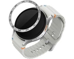 kwmobile Beschermende Ring geschikt voor Samsung Galaxy Watch 7 44mm Fitness Tracker - Bezel Ring voor smartwatch - Beschermring voor smartwatch in zilver / zwart.