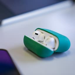 Hoesje voor de AirPods Pro 3 in de kleur Paars - TCH - Beschermhoes - Siliconen - Case - Soft case — thumbnail 2