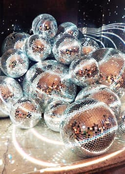 KIMU® Discobal Goud met Motor Ø 50 cm Professioneel - Discobol Groot Gouden Spiegeltjes 10x10mm - Spiegelbol Disco Bal Bol - Feest Feestje Discolamp Decoratie Space Glitters Festival — thumbnail 5