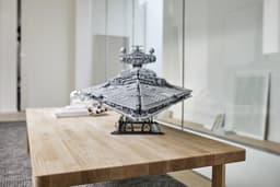 LEGO Star Wars UCS Imperial Star Destroyer - 75252 — thumbnail 4