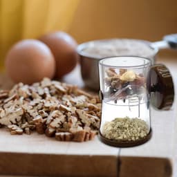 Notenkraker Hakker - Keukenmachine Kruiden - Ingrediënten Fijnmaken - Handmatige Bediening - 14 x 8.6 cm - Koffiebruin — thumbnail 2