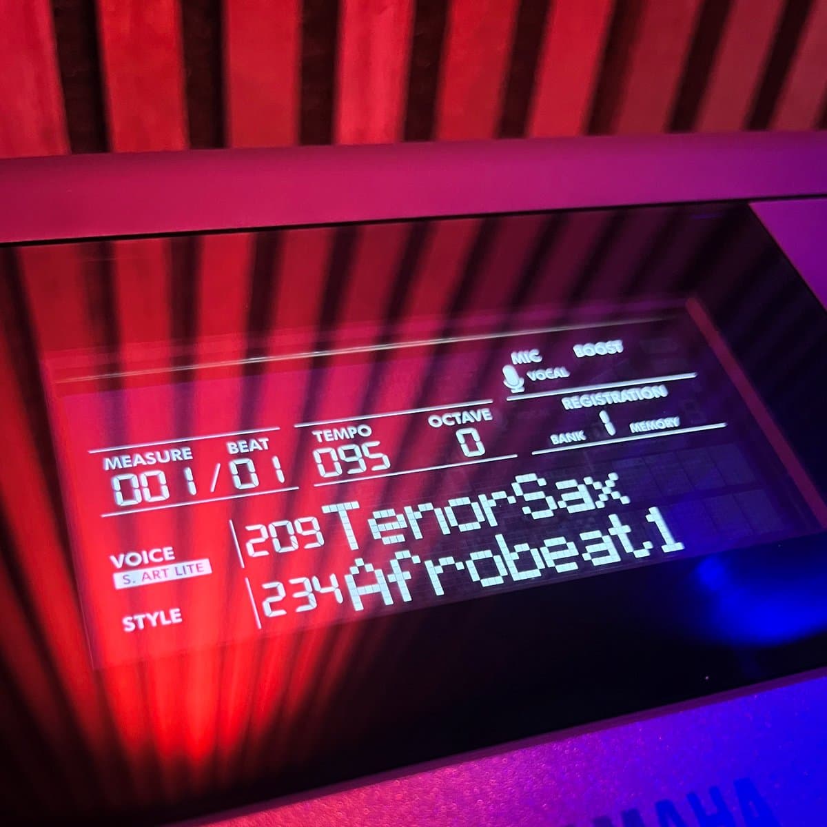 Yamaha PSR-E483 Portable Keyboard met 61 Toetsen, 860 Voices en 345 Styles — afbeelding 1