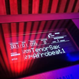 Yamaha PSR-E483 Portable Keyboard met 61 Toetsen, 860 Voices en 345 Styles — thumbnail 1
