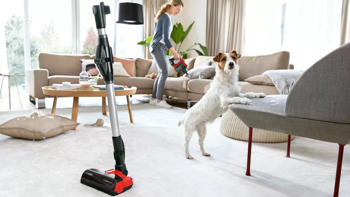 Bosch BBS711ANM - draadloze steelstofzuiger - zakloos - rood — afbeelding 1