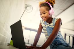Motorola Sound Koptelefoon - MOTO JR300 - voor Kinderen - met Volumebegrenzer - Bluetooth - Audio Splitter - Roze — thumbnail 4