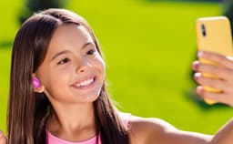 Barbie - draadloze oordopjes - met oplaadcase - touch control - lange speeltijd - TWS earbuds bluetooth — thumbnail 4