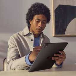 Apple iPad Pro (2024) - 13 inch - WiFi + Cellular - 256GB - Zwart - 7e generatie — thumbnail 3