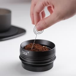 Ceramax draagbare espressomachine - 3e gen 13500 mAh batterij - bleutooth app - bodemloze 58mm portafilter - tot 8 kopjes zonder opladen - 150s tot 96°C - pre-infusie - draagbare koffiemachine - reis & camping koffiezetapparaat 12 volt - CERA+ — thumbnail 4