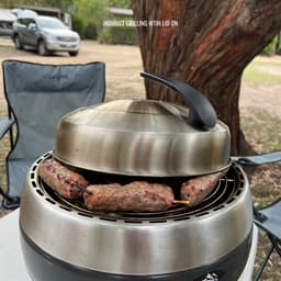 BBQ2GO SET - Rookvrije Houtskool Tafelbarbecue - Direct en Indirect grillen en smoken, met deksel en GRATIS Pizzaset & Draagtas - Ø30cm — thumbnail 3