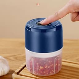 Elektrische Voedselhakker - Mini Keukenhulp - Snel Ingrediënten Snijden - USB Oplaadbaar - 9 x 10 x 9 cm - Blauw — thumbnail 3