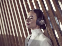 Bang & Olufsen Beoplay Portal Xbox - Draadloze Over-ear Gaming Koptelefoon - Zwart — thumbnail 5