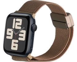 kwmobile vervangende smartwatch polsband geschikt voor Apple Watch SE 40mm iWatch 9/8/7/6/5/4/3 40mm bandje - Horlogeband met magneetsluiting - Sporthorloge band in beige