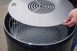 BarrelQ Big - Houtskoolbarbecue met Teppanyaki Grillplaat - Zwart Staal - Ø57x87 cm - 200L - Vuurkorf & Statafel - Inclusief Beschermhoes — thumbnail 3