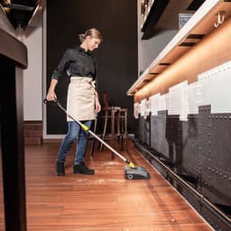Kärcher EB 30/1 Professional Elektrische Bezem - Lithium-ion accu - Werkbreedte 30 cm - Geluidsniveau 56 dB(A) - Accuduur max. 51 min. - Incl. snellader — thumbnail 4