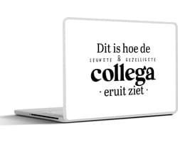 Laptop sticker - 14 inch - 'Dit is hoe de leukste & gezelligste collega eruit ziet' - Spreuken - Quotes - Werk - 32x5x23x5cm - Laptopstickers - Laptop skin - Cover