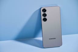Samsung Galaxy S25 Plus 5G - 256GB - Silver Shadow — thumbnail 3
