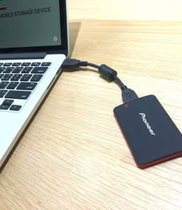 Externe SSD - Draagbare Opslag - Snelle Data Transfer - Schokbestendig Ontwerp - 960GB - Zwart — thumbnail 3