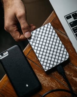 Externe Harde Schijf - Draagbare Opslag - Bestanden Opslaan - Snelle Gegevensoverdracht - 1 TB - Zilver — thumbnail 4
