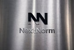 NextNorm NN373-1DKK-B - Luxe Enkeldeur koelkast 373L - ECO energy D - Water Dispenser - Display - LED Licht - Metal Shield Achterwand (RVS) - Easy Handle — thumbnail 6