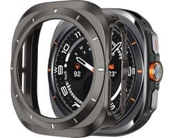 Bandz hard case hoesje met bezel - geschikt voor Samsung Galaxy Watch Ultra / Ultra 2025 - beschermhoes met wijzerplaat - Stevig plastic materiaal (titanium grijs/wit)