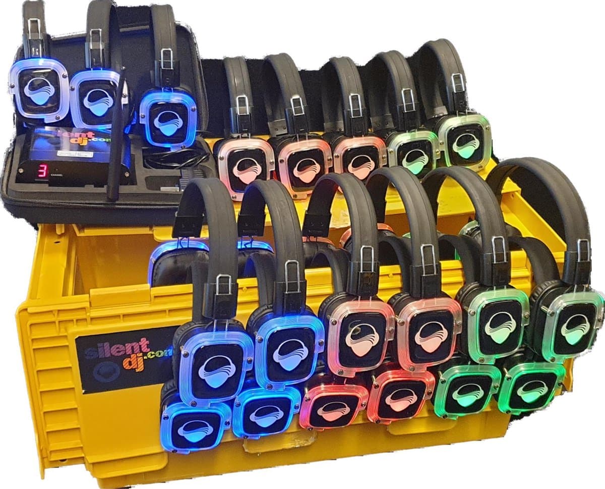 silentdiscohuren.nl | silent disco set 20  - silent disco box compleet: 20x koptelefoon (K9 RBG LED), laderset (LS9) en zender (Z4) - SDs20 — afbeelding 1