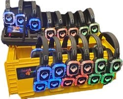 silentdiscohuren.nl | silent disco set 20  - silent disco box compleet: 20x koptelefoon (K9 RBG LED), laderset (LS9) en zender (Z4) - SDs20