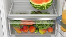 Bosch KIL32VFE0 - Serie 4 -Inbouw koelkast met vriesvak 102.1 x 54.1 cm - Vlakscharnier -Multi Box XXL: een extra ruime lade voor groente en fruit - Led verlichting - SuperKoelen koelt nieuwe etenswaren in de koelkast sneller — thumbnail 9