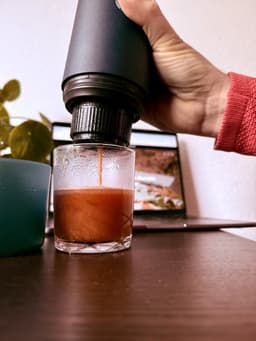 Nomious PrimeBrew Draagbare Espressomachine – Zelfverwarmend – 20 Bar – Oplaadbaar – Nespresso Capsules & Gemalen Koffie — thumbnail 3