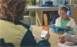 JBL Junior 470NC - Draadloze Kinderkoptelefoon - Bluetooth - Noise Cancelling - Veilig Volume <85 dB - Over-ear - 50 uur batterij - Met Microfoon - JBL Headphones-app - Voor Tablet & School - Blauw — thumbnail 8