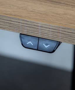 Zit-sta bureau elektrisch verstelbaar - MRC EASY | 160 x 80 cm | inclusief stekkerdoos en kabelklemmen | frame zwart - blad midden eiken — thumbnail 3