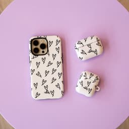 xoxo Wildhearts hoesje geschikt voor AirPods 3 - All Yours - Glossy - Ook als telefoonhoesje verkrijgbaar - schokbestendige case - koptelefoon hoesje - Glimmend - Beschermhoes met hartjesprint - hartjes - Beige - Zwart — thumbnail 3