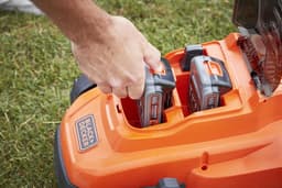 BLACK+DECKER 18V 33cm Grasmaaier, 35L opvangbak zonder accu en lader - BCMW3318N-XJ — thumbnail 4