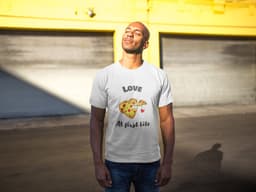 Shirt - Love at first bite - Wurban Wear | Grappig shirt | Dieet | Unisex tshirt | Fast food | Airfryer | Sport | Verwenpakket | Wit & Licht blauw — thumbnail 2