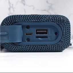 Draagbare Bluetooth Speaker Blauw – Mini Waterproof IPX5 – 5W Krachtig Geluid – AUX, USB & TF – Handsfree Bellen – Compacte Draadloze Speaker — thumbnail 3
