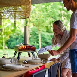 LIVIN' Pizzaoven Pellet - Pizzaovens voor buiten - 12" Pizzaoven - Pizza oven buiten - Pellet Pizza oven - Pizzaoven voor buiten - Pizza Oven Houtgestookte - Pizza Oven Tuin - Inclusief Thermometer - Draagbaar - 55*36*27 CM - RVS - Zwart — thumbnail 4