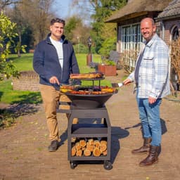 RJRoyal Living BBQ Plancha Grill Maestro Ø70cm Blackline - Met Grote wielen en houtopslag vuurschaal — thumbnail 1