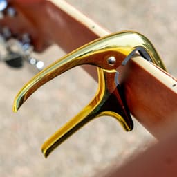 Universele Gitaar Capo - Metallic Goud - Capo Gitaar - Capo Akoestische / Klassieke / Elektrische gitaar — thumbnail 3