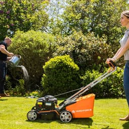 Benzine Grasmaaier - Duwmaaier Zelfrijdend - Gazon Onderhouden - Briggs & Stratton Motor - 41 cm Maaibreedte - Grijs — thumbnail 4