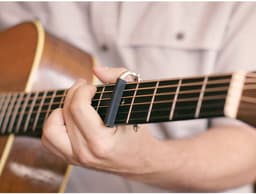 Capo C1 – Voor Staalsnarige Gitaar – Polished Nickel — thumbnail 4