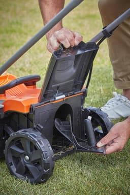 BLACK+DECKER 18V 33cm Grasmaaier, 35L opvangbak zonder accu en lader - BCMW3318N-XJ — thumbnail 3