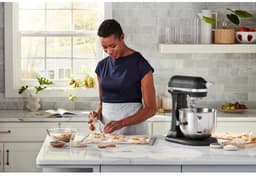 KitchenAid keukenmachine - Artisan - In hoogte verstelbare kom - 375 W - 11 snelheden - 3 RVS accessoires - 6,6L - Zwart — thumbnail 3