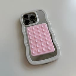 xoxo Wildhearts AirPods hoesje All Yours Beige & Zwart + Telefoonsticker Stick On Me Square Lichtroze – geschikt voor AirPods 4 — thumbnail 4