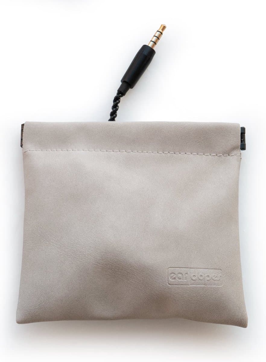 Eardopes Opbergzakje voor oordopjes - Creme wit - Etui voor oortjes met kabel - bewaarzakje hoesje oortjes - diervriendelijk: geen suede of ander dierlijk materiaal - 9.5cm x 10cm — afbeelding 1