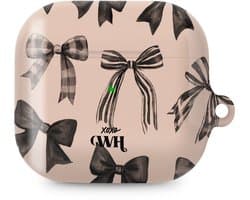 xoxo Wildhearts hoesje geschikt voor AirPods 3 - Winter Muse - Ook als telefoonhoesje verkrijgbaar - schokbestendige case - koptelefoonhoes - Beschermhoes met strikjes patroon - Beige