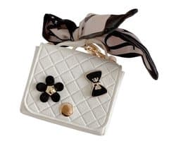 Wit hoesje voor oordopjes dames met strik en decoratieve details geschikt voor AirPods Pro 3 kunstleer hardcase met ring en lint