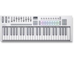 Novation Launchkey 49 MK4 - MIDI Keyboard Controller - 49 Semi-Gewogen Toetsen - 4 Octaven - 16 FSR Drumpad - 9 Faders - 8 Encoders - OLED Display - USB-C - 5-Pins MIDI - Wit