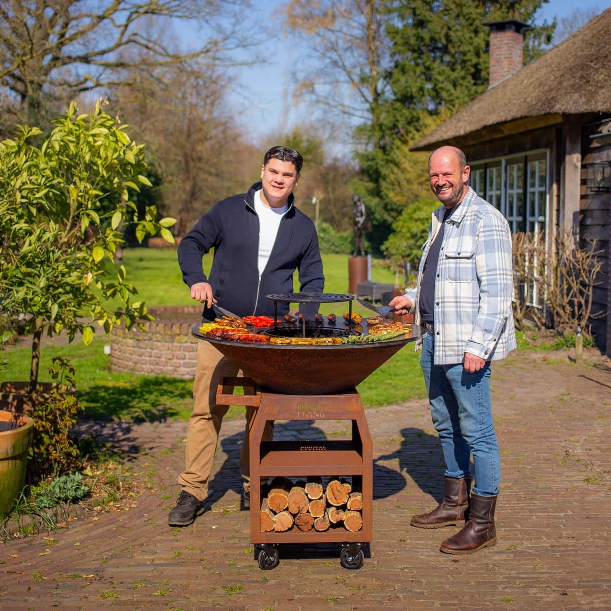 RJRoyal Living BBQ Plancha Grill Maestro XXXL Ø100cm Cortenstaal - Met Grote wielen en houtopslag vuurschaal 100cm stalen bakplaat — afbeelding 1