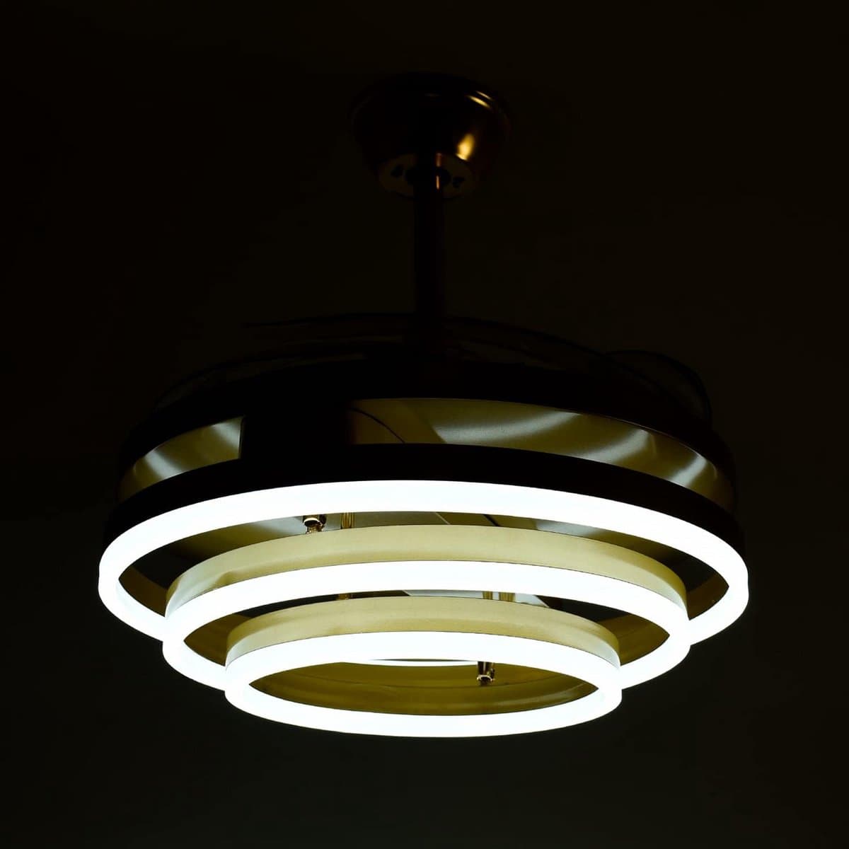 Plafondventilator met DC-motor en Drie Verstelbare LED-Lichtringen — afbeelding 1
