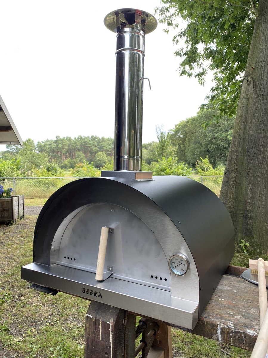 BEEK - Classico 70 - pizzaoven inclusief Hoes Pizzaschep en ovenborstel - houtgestookt - Zwart - tot 2 pizza's tegelijk — afbeelding 1